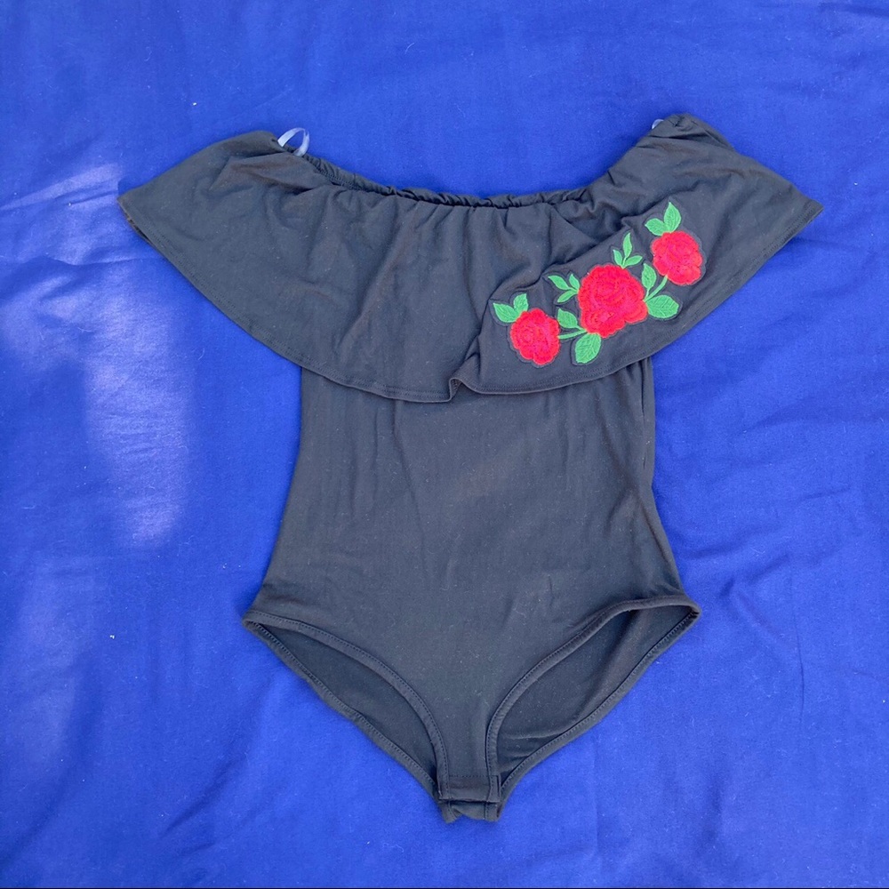 Off the shoulder black bodysuit 🌹